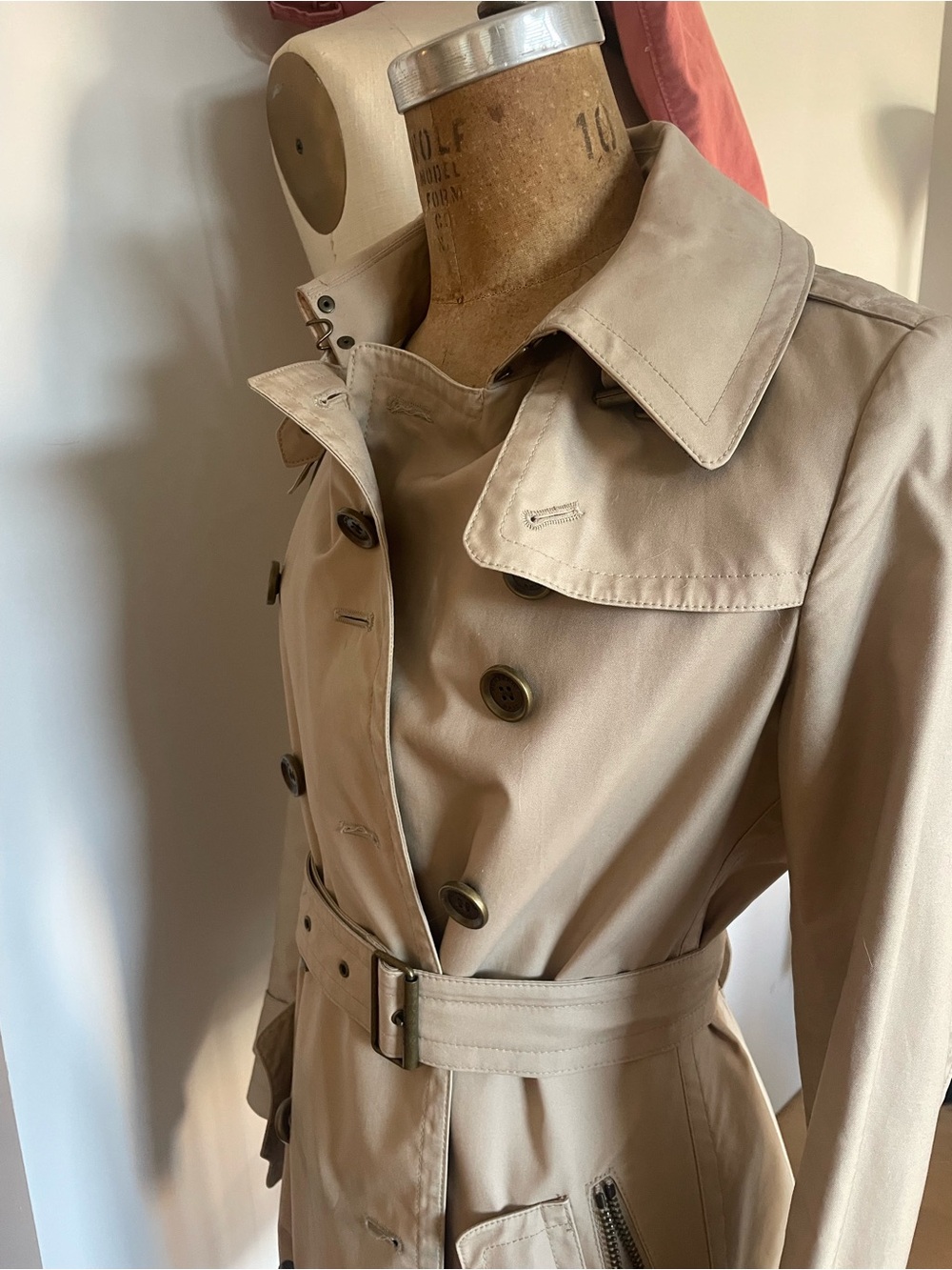 Burberry Beige Double-Breasted Trench Coat with Belt - Picture 3 of 5